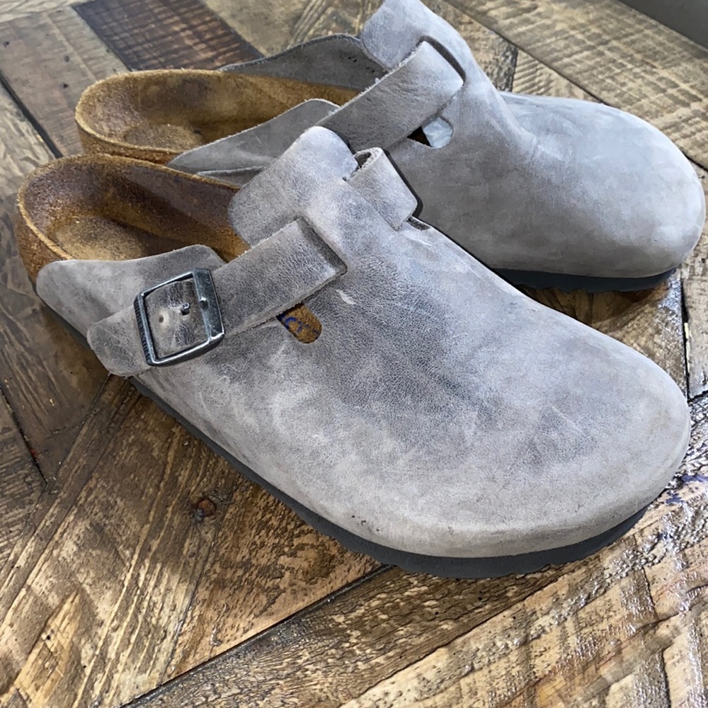 Women’s Birkenstock 8.5 leather taupe clogs